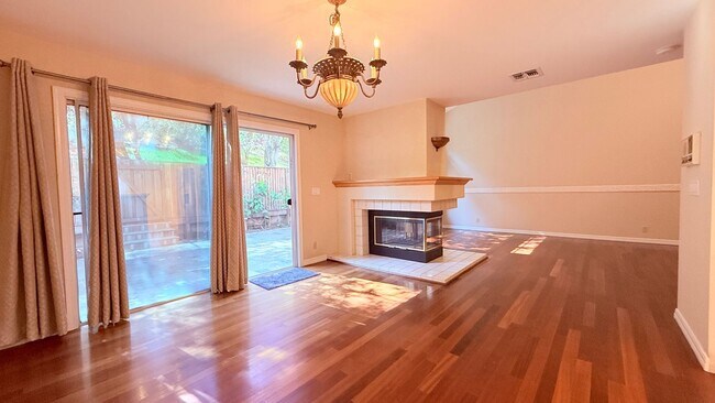 Building Photo - Charming and Move-in Ready 3BD/2.5BA, Two-Story Townhouse in Miravilla at Gale Ranch, San Ramon- ...