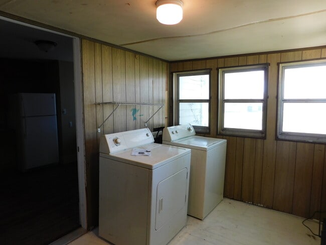 Building Photo - Affordable 3 bedroom/1 bath in El Dorado!