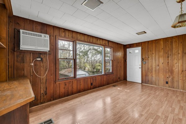 Building Photo - 710 10th St N