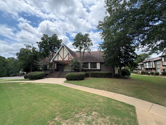 Building Photo - Four Bedroom Townhome Available Now