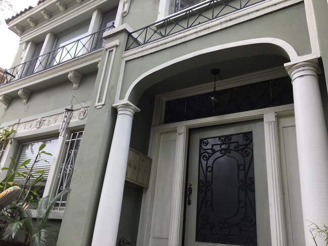 Front entrance - 1436 Formosa N Ave