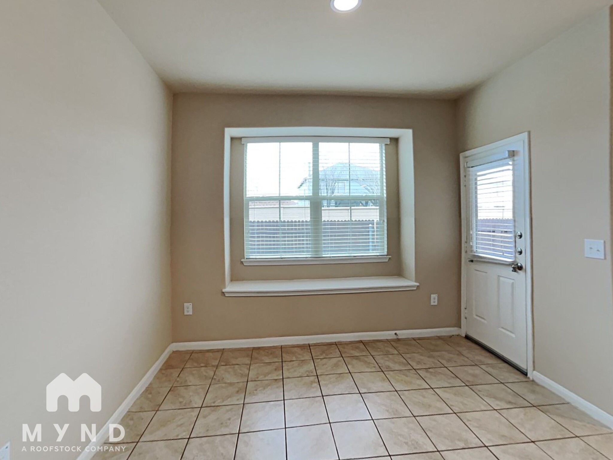 Building Photo - 2880 Donnell Dr