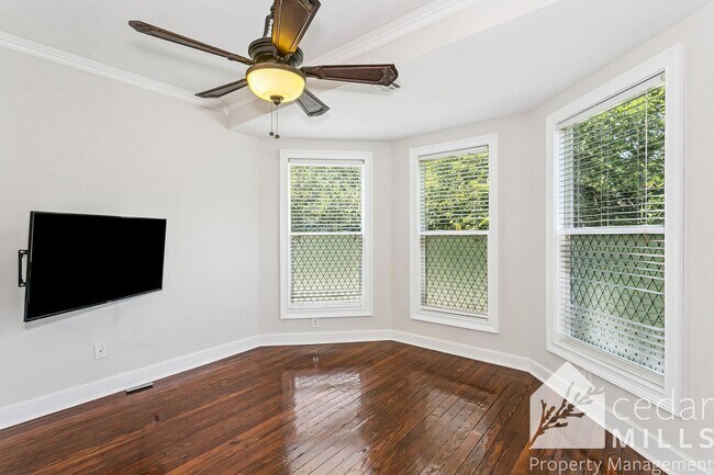 Building Photo - EXTRAORDINARY historic rental opportunity in Delano!!!!!! Move in Special!