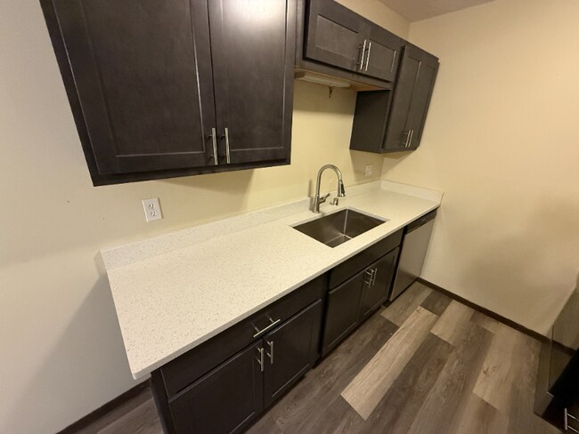 Building Photo - 202 Williamsburg Dr