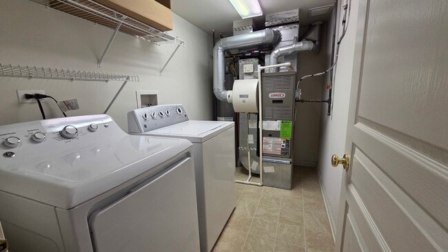 Building Photo - 2444 Emily Ln