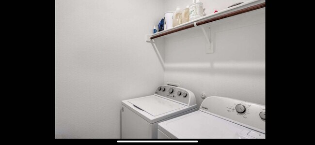 Building Photo - 5629 Woodlands Dr