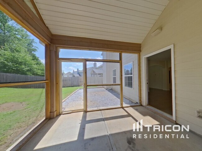 Building Photo - 8 Collette Cv