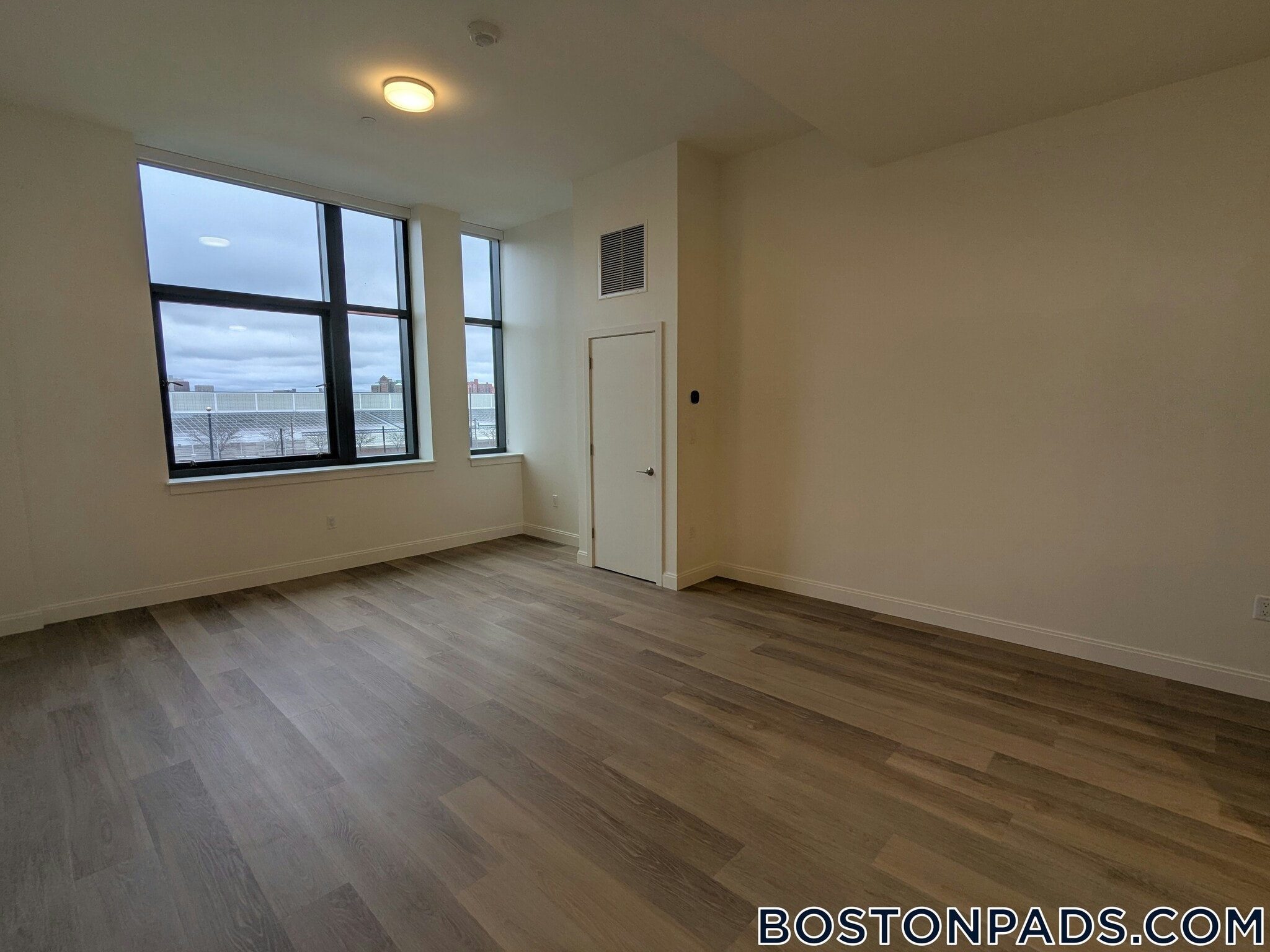 Building Photo - 1079 Commonwealth Ave