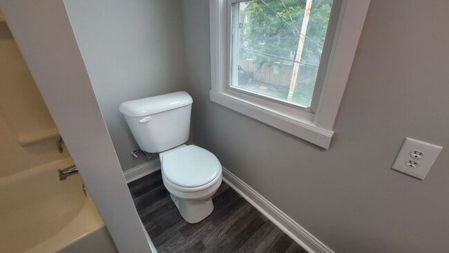 Building Photo - 2390 Neil Ave