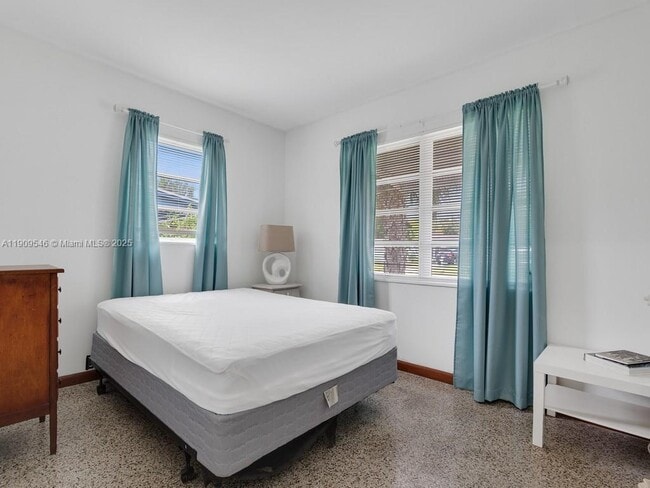 Building Photo - 1650 5th Ave