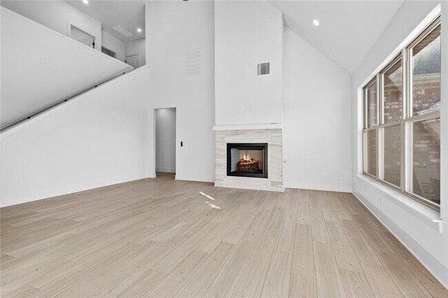 Building Photo - 585 S Rainbow Rd