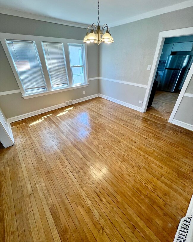 Building Photo - Delightful 4 Bed/1 Bath Single Family Home...