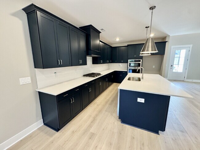 Building Photo - Brand New Townhome in Seneca