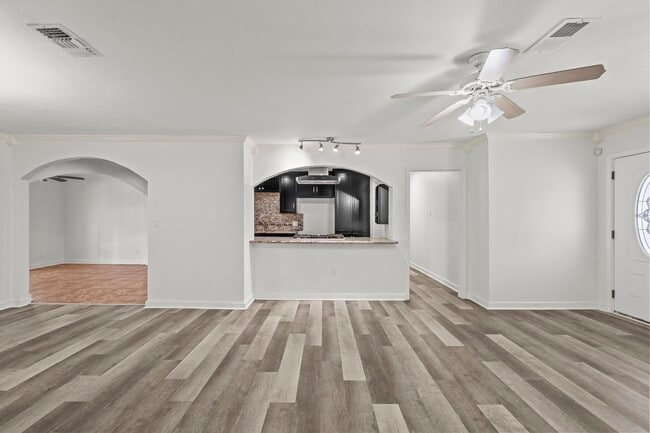 Building Photo - 1132 18th Ave N