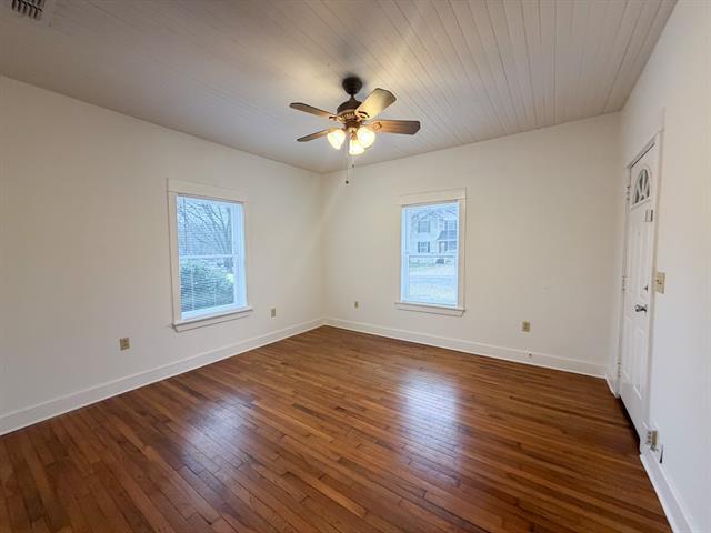 Building Photo - 310 E Parks Ave