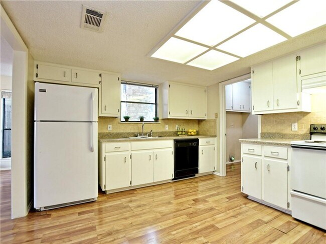 Building Photo - 1301 Spyglass Dr
