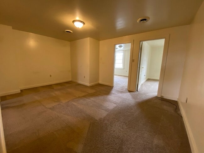 Building Photo - Stunning Two Bedroom Apartment with Ample ...