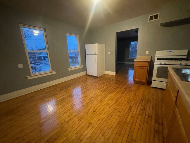 Interior Photo - 3368-3374 N Booth St 6 unit
