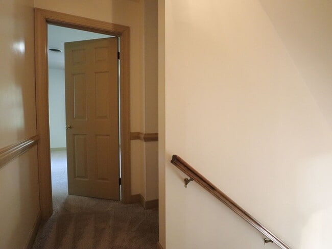 Building Photo - Beautiful home for rent minutes from the J...