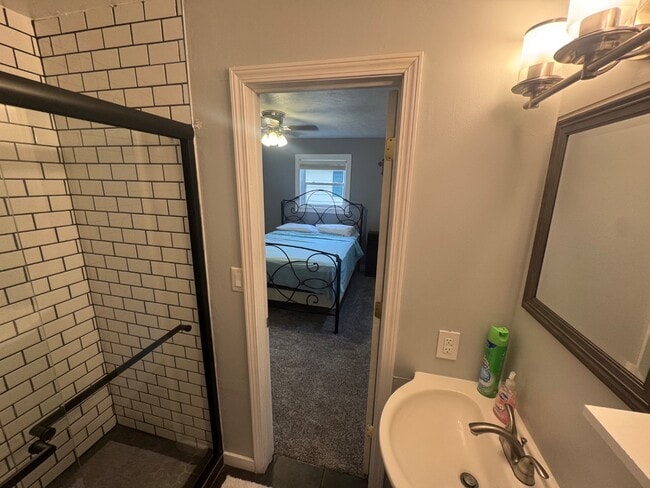 Building Photo - 303 E Broadmoor St