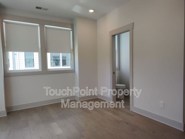 Building Photo - 1037 Wesley Terrace Ave