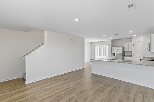 Building Photo - Viking Cove 30