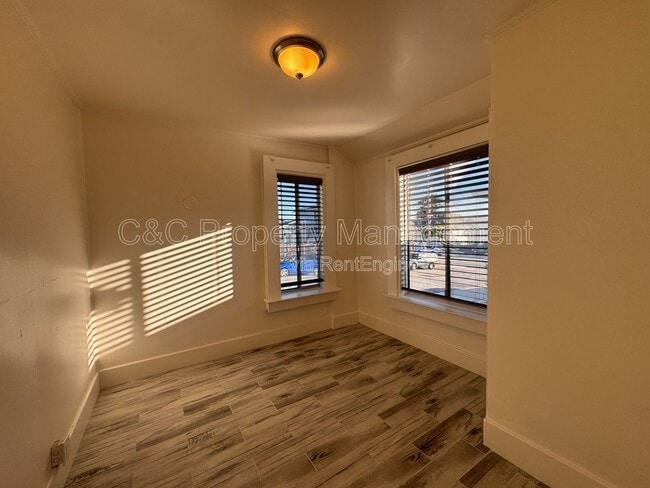 Building Photo - 817 Wainwright St