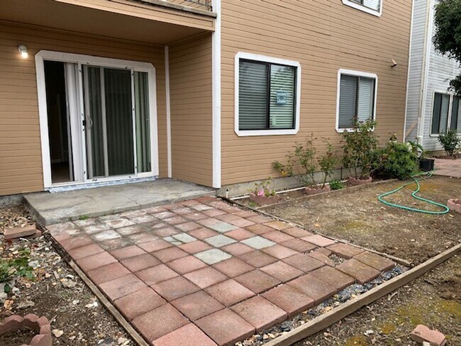 Building Photo - 10801