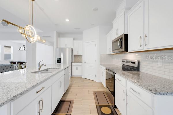 Building Photo - 2398 Greenwood Oak Dr