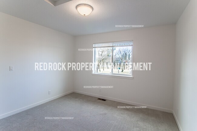 Building Photo - 1110 N Davis Ln