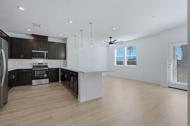 Building Photo - 8667 Luxuriant Ave