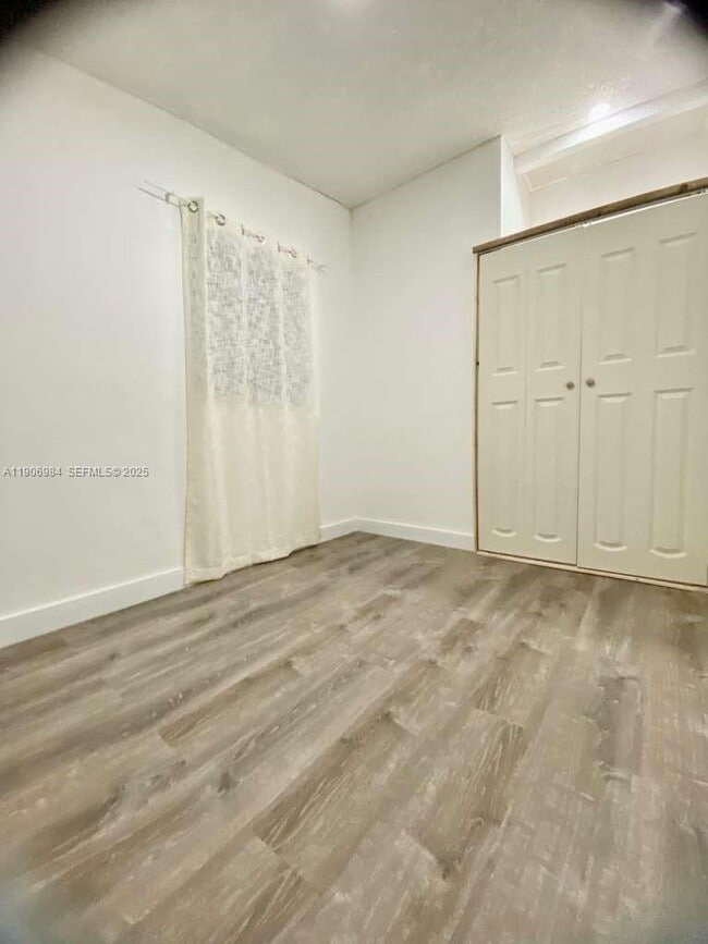 Building Photo - 413 NE 8th St