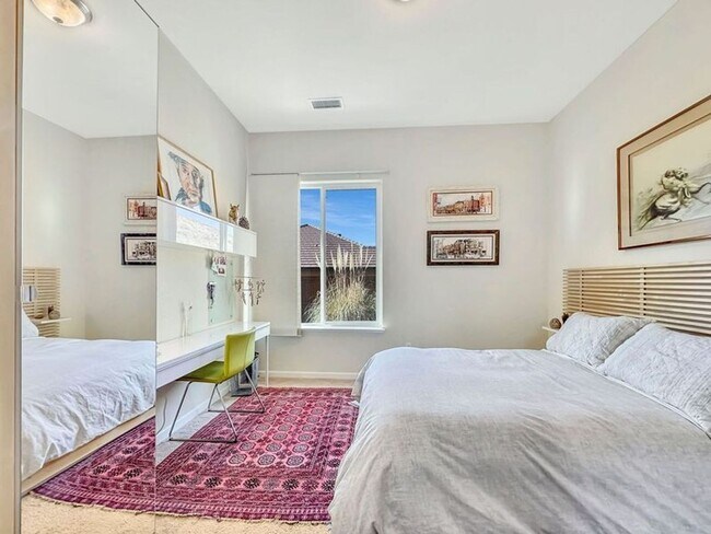 Building Photo - Executive Home in Hidden Valley