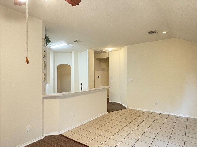 Building Photo - 9614 Ashwood Valley Dr