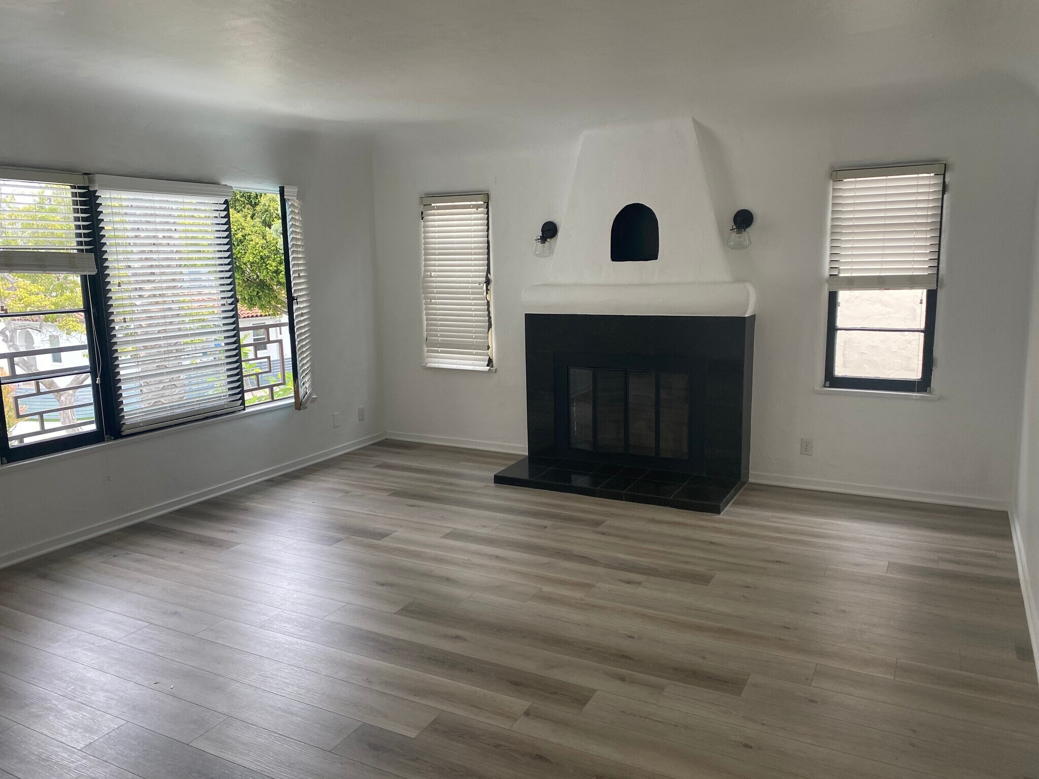 Huge 3 bedroom - 2702 W 43rd Pl