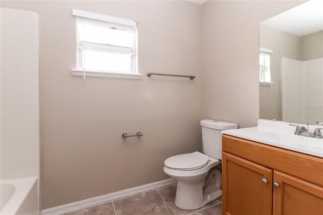 Building Photo - 927 Cambridge Ct