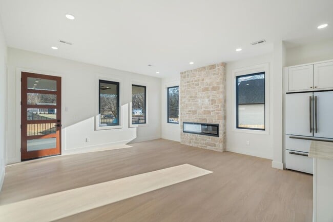 Building Photo - 7826 S Northshore Dr