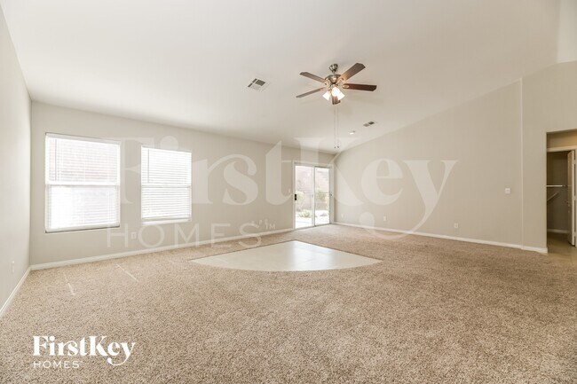 Building Photo - 1049 Silver Star St