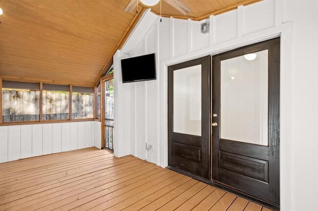 Building Photo - 2110 Oxford Ave