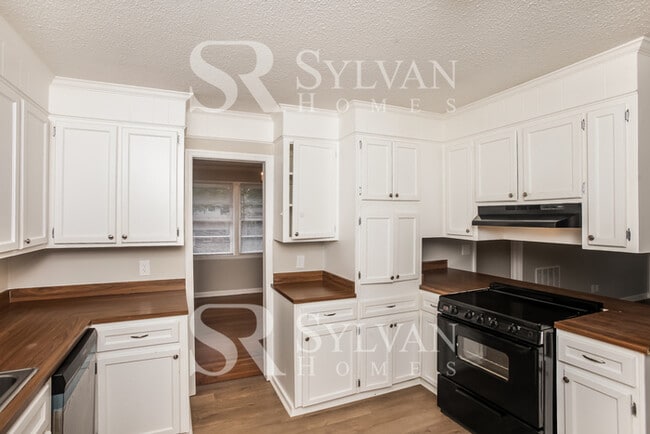 Building Photo - Prepare to be impressed by this 4 bedroom,...