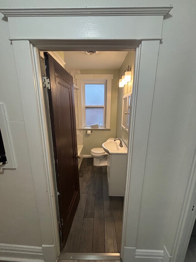 Building Photo - 5054 Winona Ave