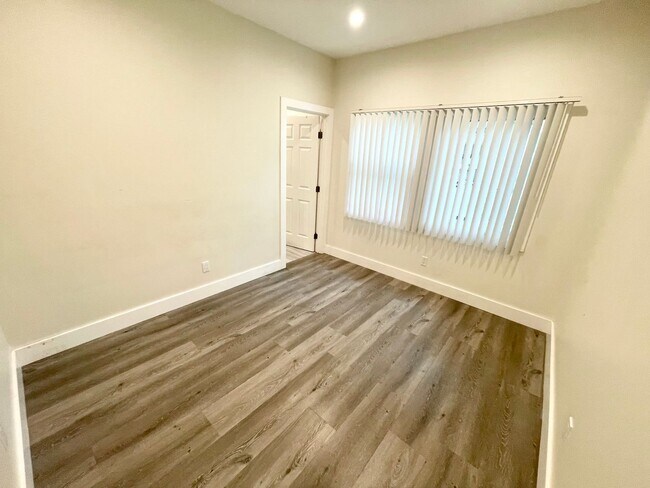 Building Photo - ***1 Bed 1 Bath apartment in the most desirable part of Pasadena***