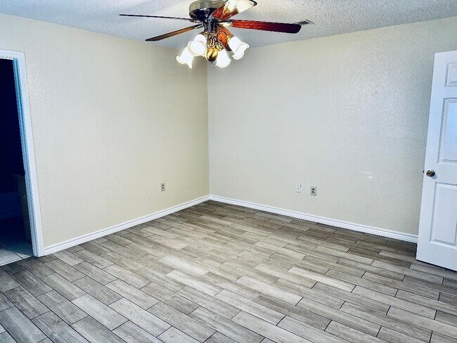 Building Photo - 12726 Stillington Dr