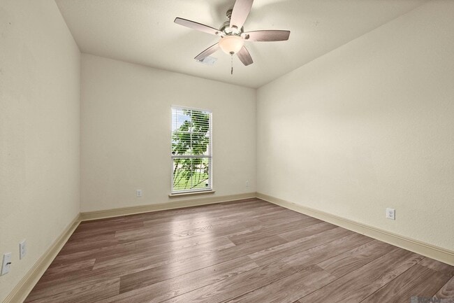 Building Photo - 5176 Wildwood Dr