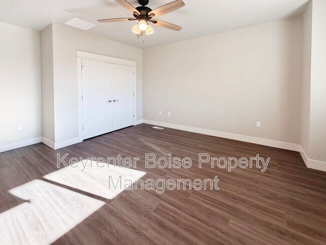 Building Photo - 4400 E Wedge St