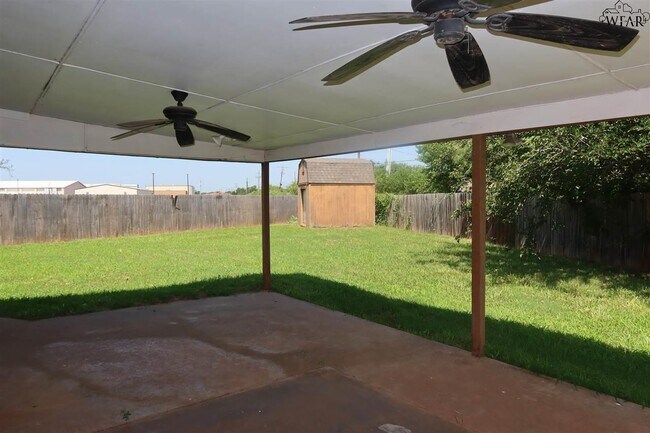 Building Photo - 5030 Edgecliff Dr