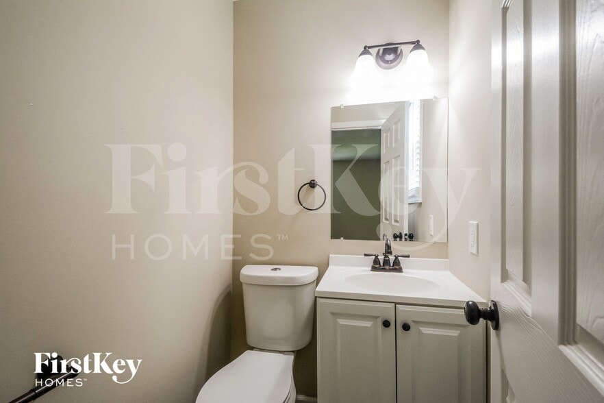 Building Photo - 3 Oak Point Ct