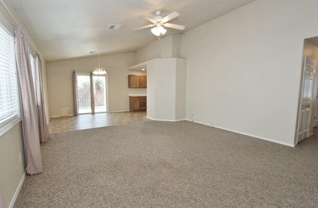 Building Photo - Immaculate Single-Level Home