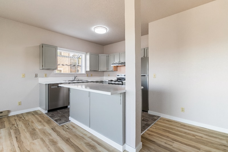 Building Photo - 628 N State St