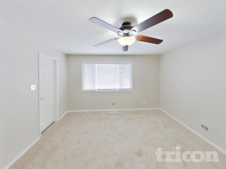 Building Photo - 1130 Pinehurst Ln